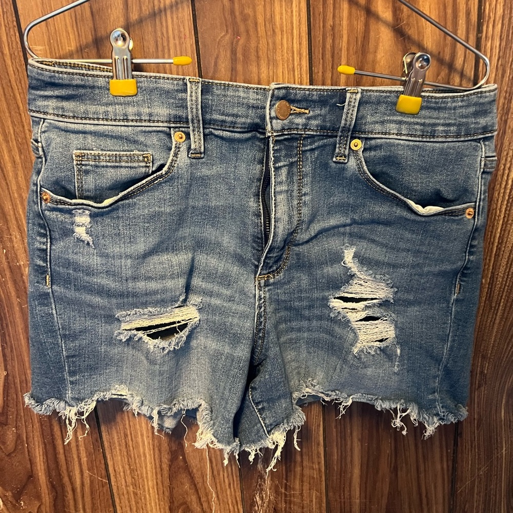 NWOT Universal Thread Distressed Denim Shorts